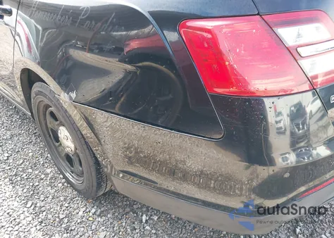 2016 Ford Police Interceptor из США, поврежденный, VIN 1FAHP2MK6GG137148